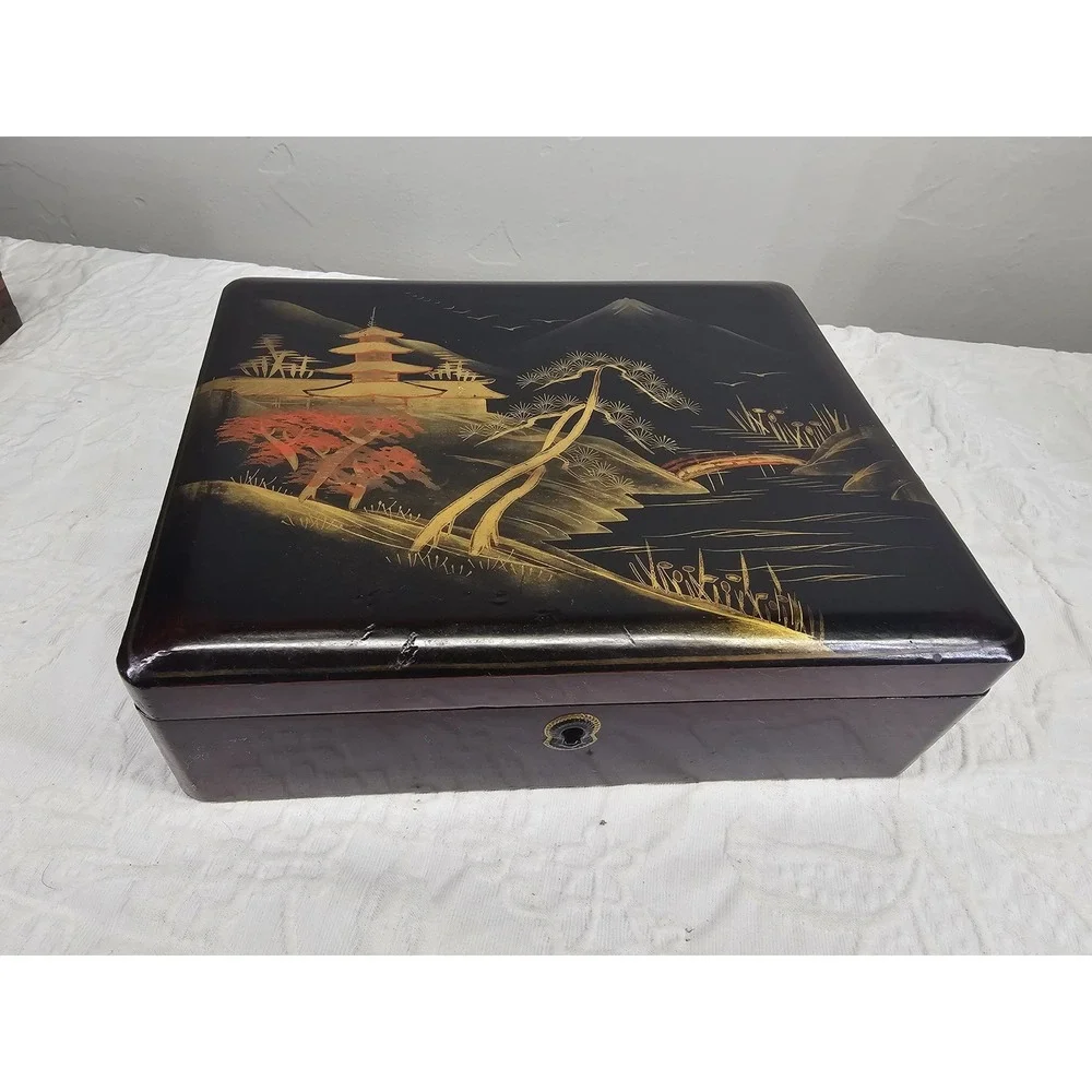Rare Antique Japanese‎ Wood Gold Decorated And Lacquered Domed Box Signed